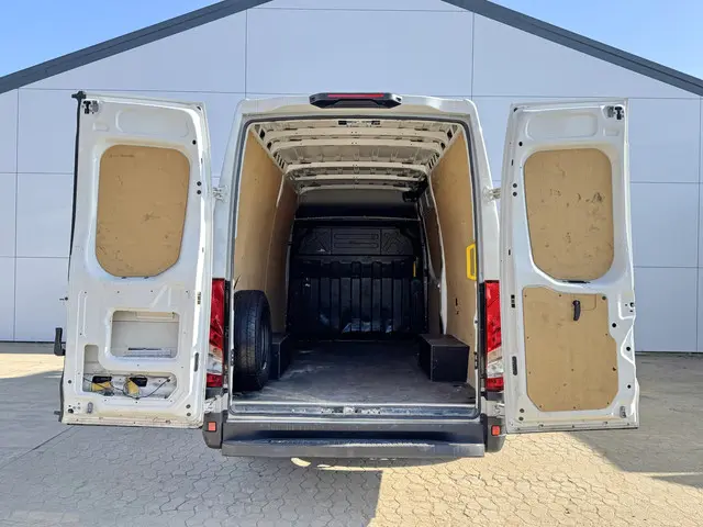 Iveco Daily 35S14 2022 Diesel 12