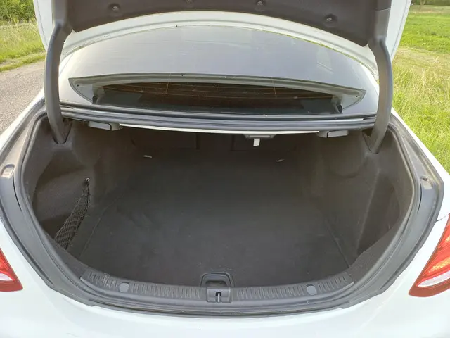 Mercedes-Benz E-Klasse 200 Premium 2017 Benzine 31