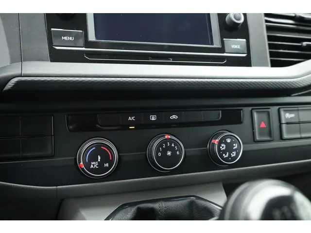 Volkswagen Transporter 2.0 TDI L2H1 2022 Diesel 17