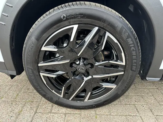 Peugeot 3008 1.2 Hybrid 145 GT 2024 Hybride Benzine 39