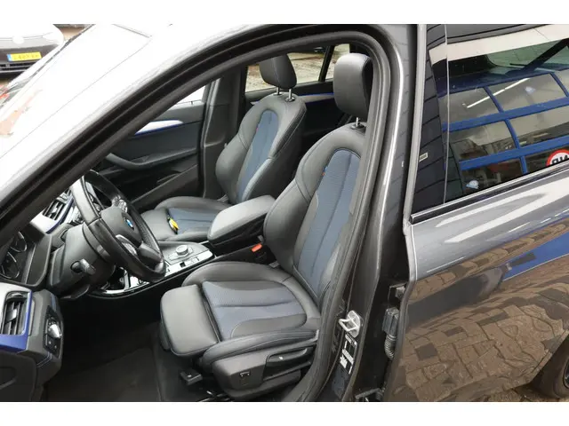 BMW X1 SDrive18i High ExecutiveM-Sport 2021 Benzine 24