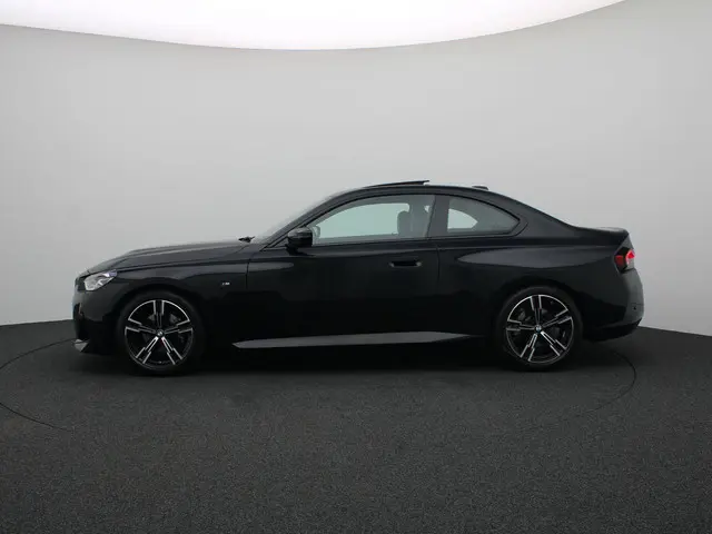 BMW 2 Serie 220i Coupé 2024 Benzine 4