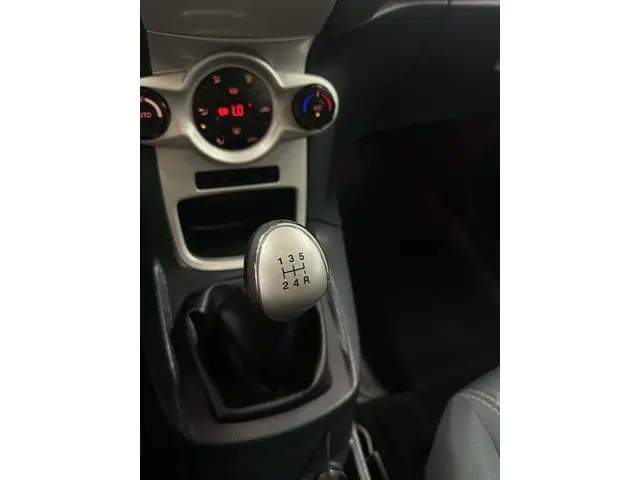 Ford Fiesta 1.25 Titanium ECC LM 5 DEURS. 2012 Benzine 25