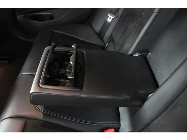 BMW 3 Serie 330i High Executive 2020 Benzine 35