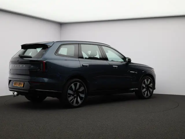 Volvo EX90 2
