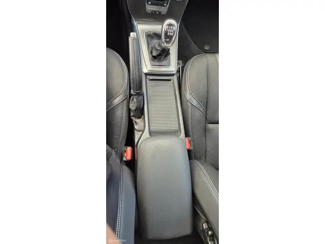 Volvo V40 1.6 T3 Momentum 2013 Benzine 35