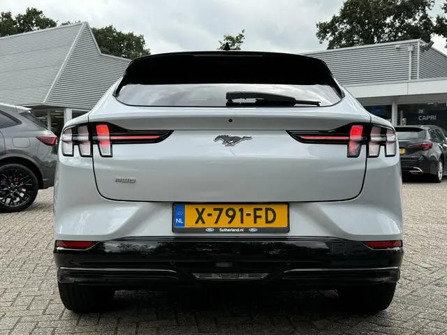 Ford Mustang Mach-E Premium AWD 75 kWh 2023 Elektrisch 3