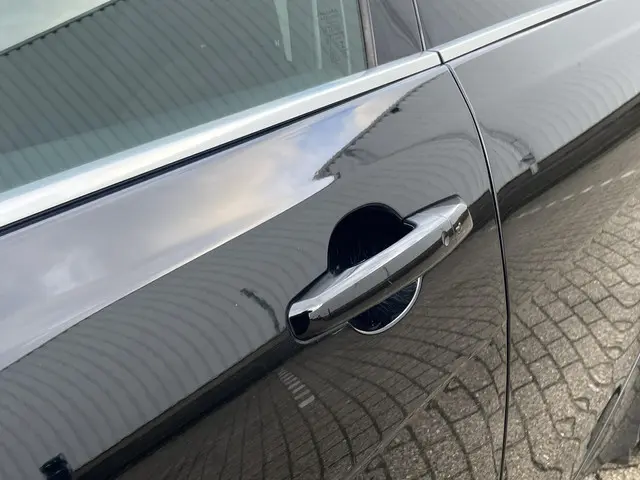 Jaguar XE 2.0 Portfolio 2015 Benzine 50