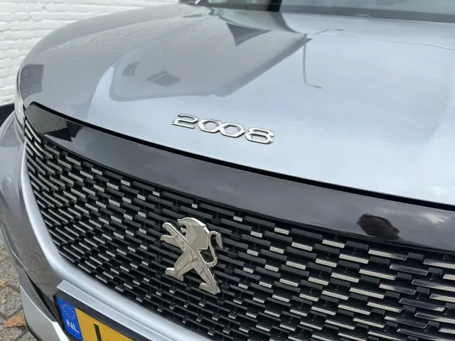 Peugeot 2008 1.2 Turbo 100 PK Allure Pack 2021 Benzine 38