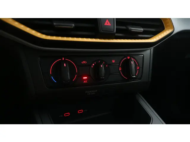 SEAT Ibiza 1.0 MPI Reference 2024 Benzine 17