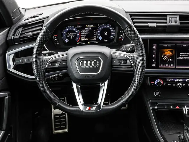 Audi Q3 35 TFSI 150pk S-tronic S edition 2022 Benzine 16