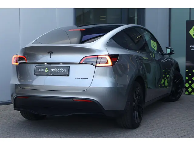 Tesla Model Y Long Range AWD 75 kWh 2023 Elektrisch 2