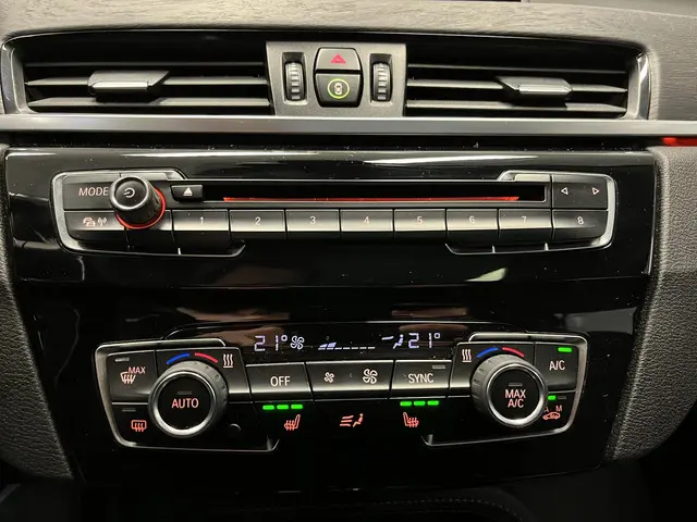 BMW X1 xDrive20i High Executive 2018 Benzine 24