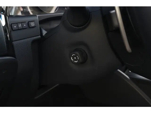 Lexus ES 300h President Line 2024 Hybride Benzine 20