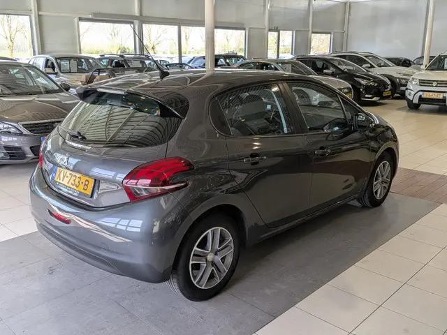 Peugeot 208 1.2 PureTech Blue Lion 2016 Benzine 4