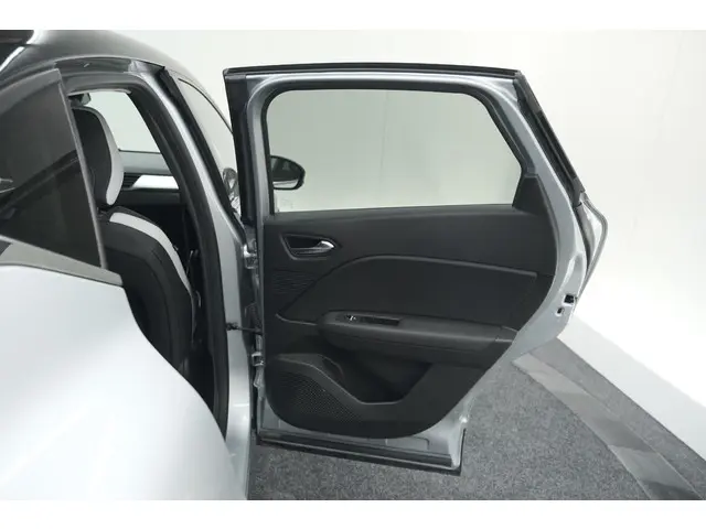Renault Captur Mild Hybrid 140 EDC Techno 2023 Benzine 72