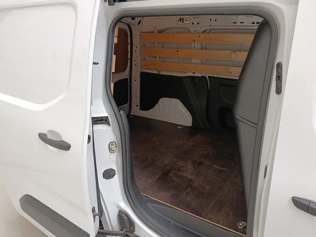 Peugeot Partner 1.5 BlueHDi 100 S&S L1 2023 Diesel 9