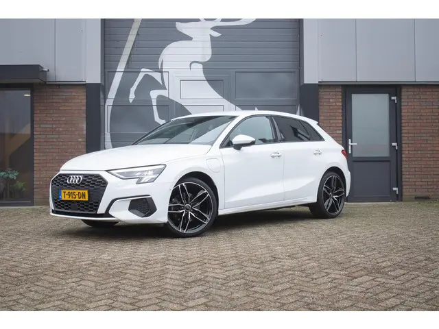 Audi A3 Sportback 40 TFSI e Edition 2021 Hybride Benzine