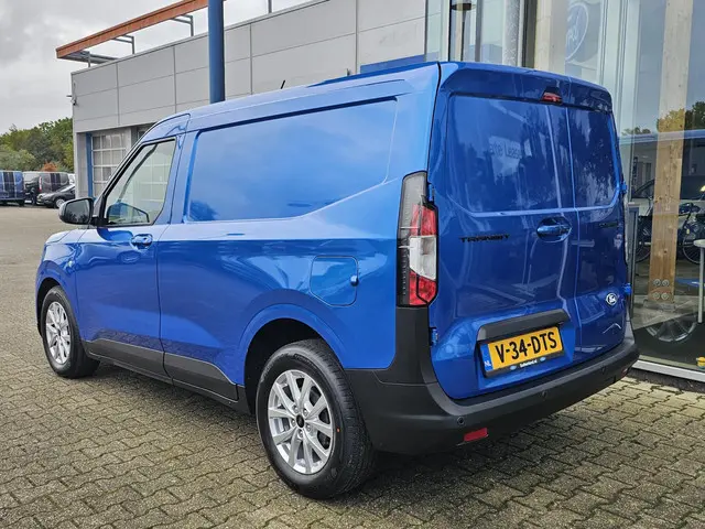 Ford Transit Courier 3