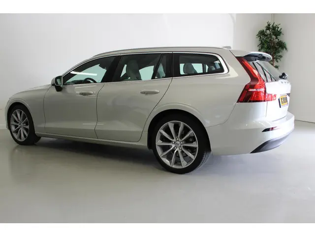 Volvo V60 2.0 D3 Momentum Pro 2020 Diesel 6