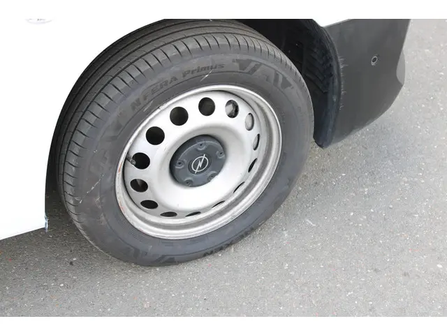 Opel Combo 1.5D 100 L2H1 2024 Diesel 18