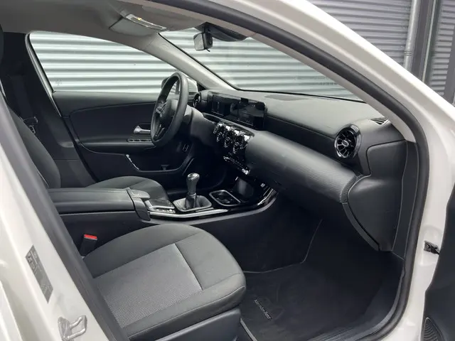 Mercedes-Benz A-Klasse 180 2020 Benzine 16