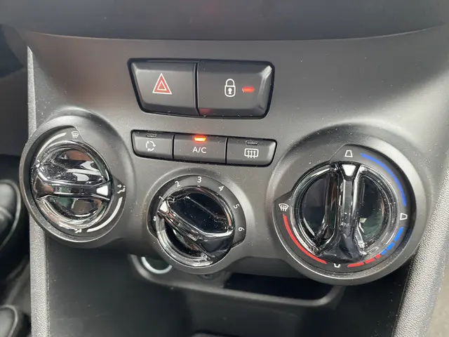 Peugeot 208 1.2 VTi Urban Soul 2013 Benzine 12