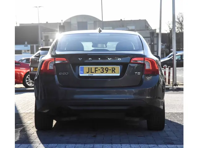 Volvo S60 2.0 T5 Momentum 2013 Benzine 31