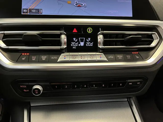 BMW 3 Serie 320i High Executive 2021 Benzine 35
