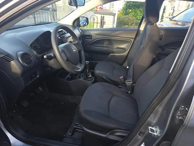 Mitsubishi Space Star 1.0 Entry 2015 Benzine 7