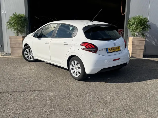 Peugeot 208 1.2 PureTech Blue Lion 2018 Benzine 4