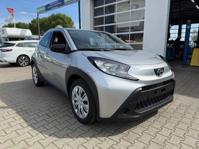 Toyota Aygo X 1.0 VVT-i S-CVT Play Automaat 2024 Benzine 4