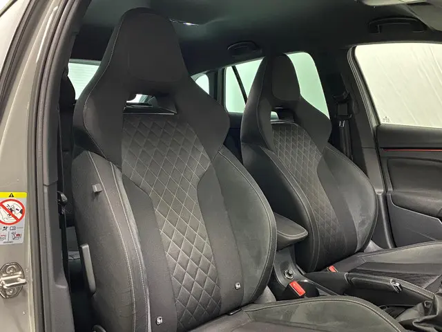 Škoda Scala 1.0 TSI Sport Business 2020 Benzine 32