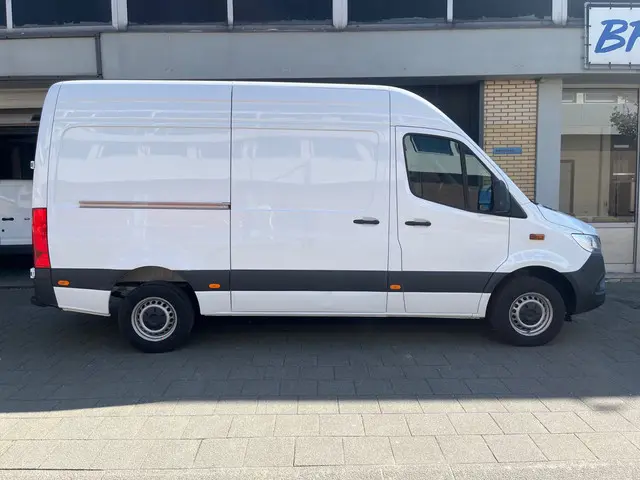 Mercedes-Benz Sprinter 317 1.9 CDI L2H2 2022 Diesel 21
