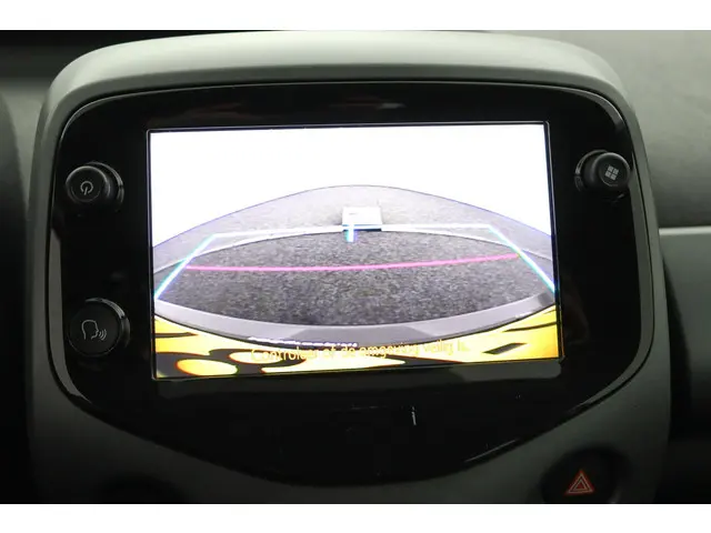 Toyota Aygo 1.0 VVT-i x-play 2022 Benzine 9