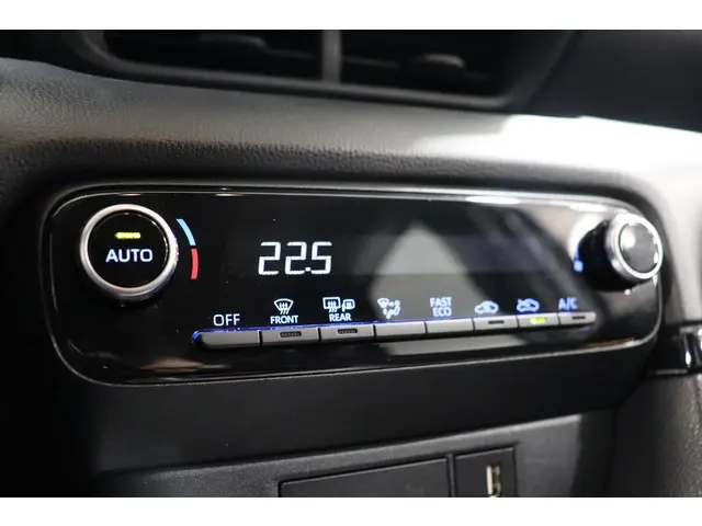 Toyota Yaris 1.5 Hybrid Dynamic, 2022 Hybride Benzine 21