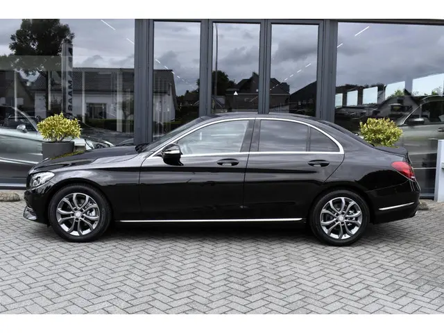 Mercedes-Benz C-Klasse 3
