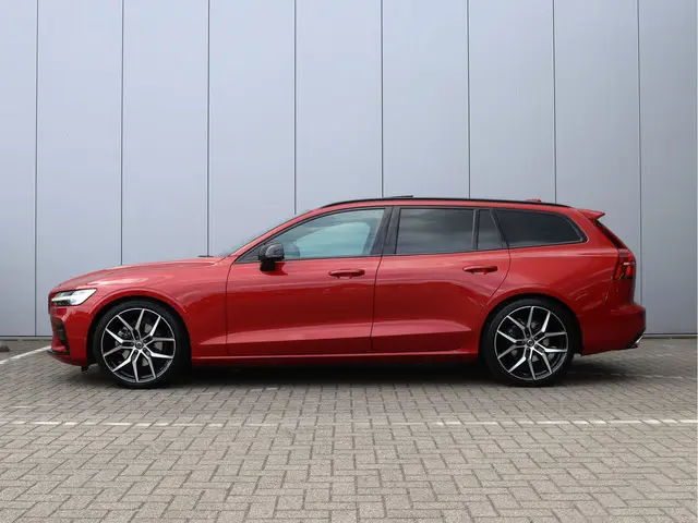 Volvo V60 2.0 B3 R-Design 2021 Benzine 27