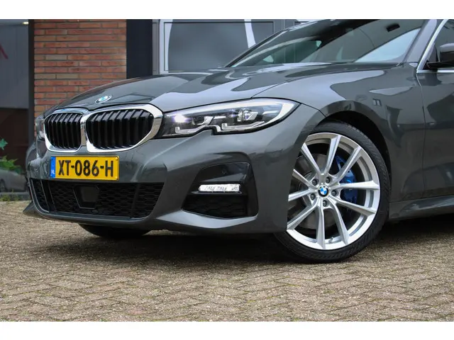 BMW 3 Serie 330i High Executive Edition 2019 Benzine 6