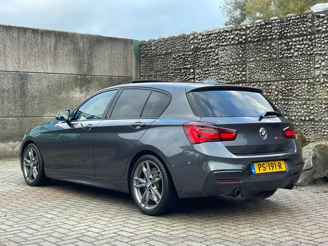 BMW 1 Serie M140i xDrive High Executive 2017 Benzine 3