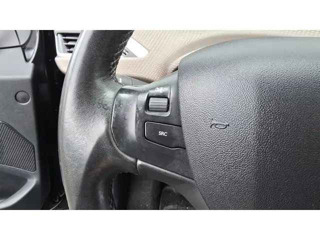 Peugeot 2008 1.2 VTi Allure Pack Premium Plus 2014 Benzine 21