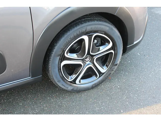 Citroën C3 1.2 PT SHINE 2022 Benzine 9