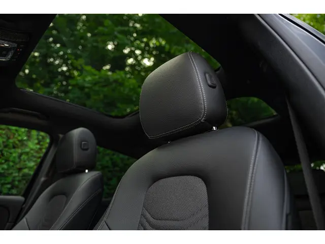 Mercedes-Benz GLA 250 e 2024 Hybride Benzine 6