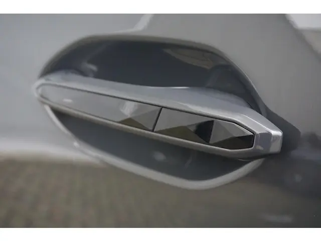BMW XM 50e 2025 Hybride Benzine 37