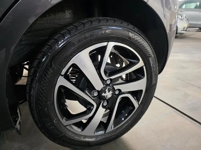 Peugeot 108 1.0 e-VTi Active 2022 Benzine 15