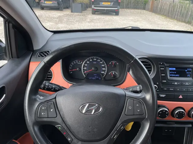 Hyundai i10 1.0i i-Motion Airco, USB, 14 inch 2014 Benzine 12