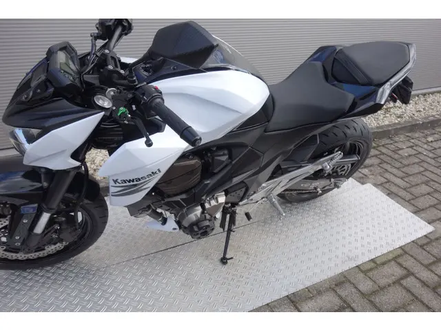 Kawasaki Z800 E 2013 Benzine 18