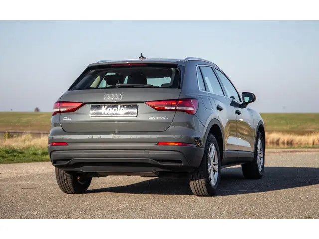 Audi Q3 45 TFSI e edition 2021 Hybride Benzine 43