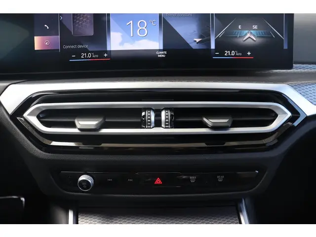 BMW 3 Serie Touring 318i 2024 Benzine 29