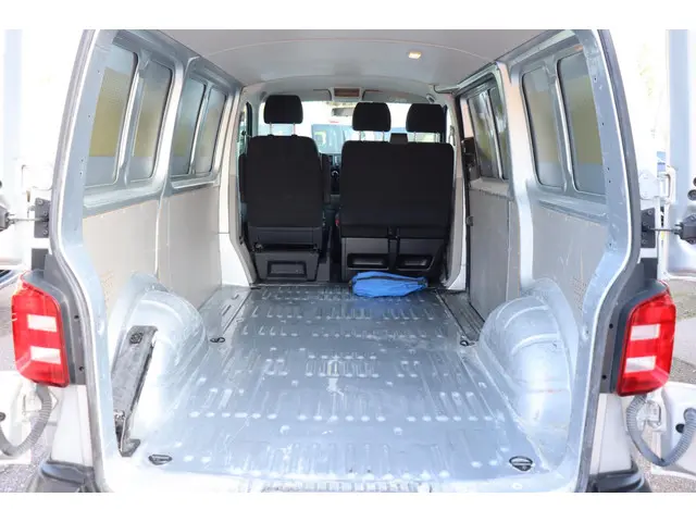 Volkswagen Transporter 2.0 TDI L1H1 Economy 2018 Diesel 11